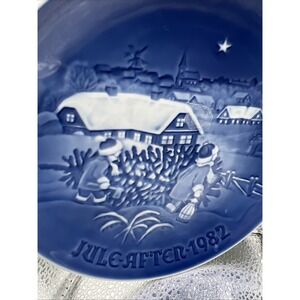 Bing & Grondahl Jule Aften Christmas Plate 1982 Danish Porcelain
